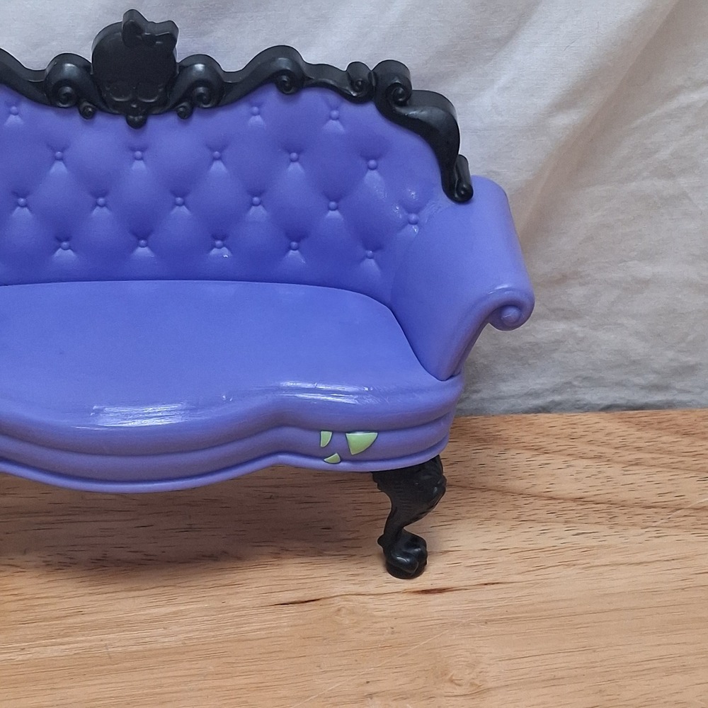 Monster High Doll House Furniture Coffin Bean Purple Fang Couch - Picture 4 of 9